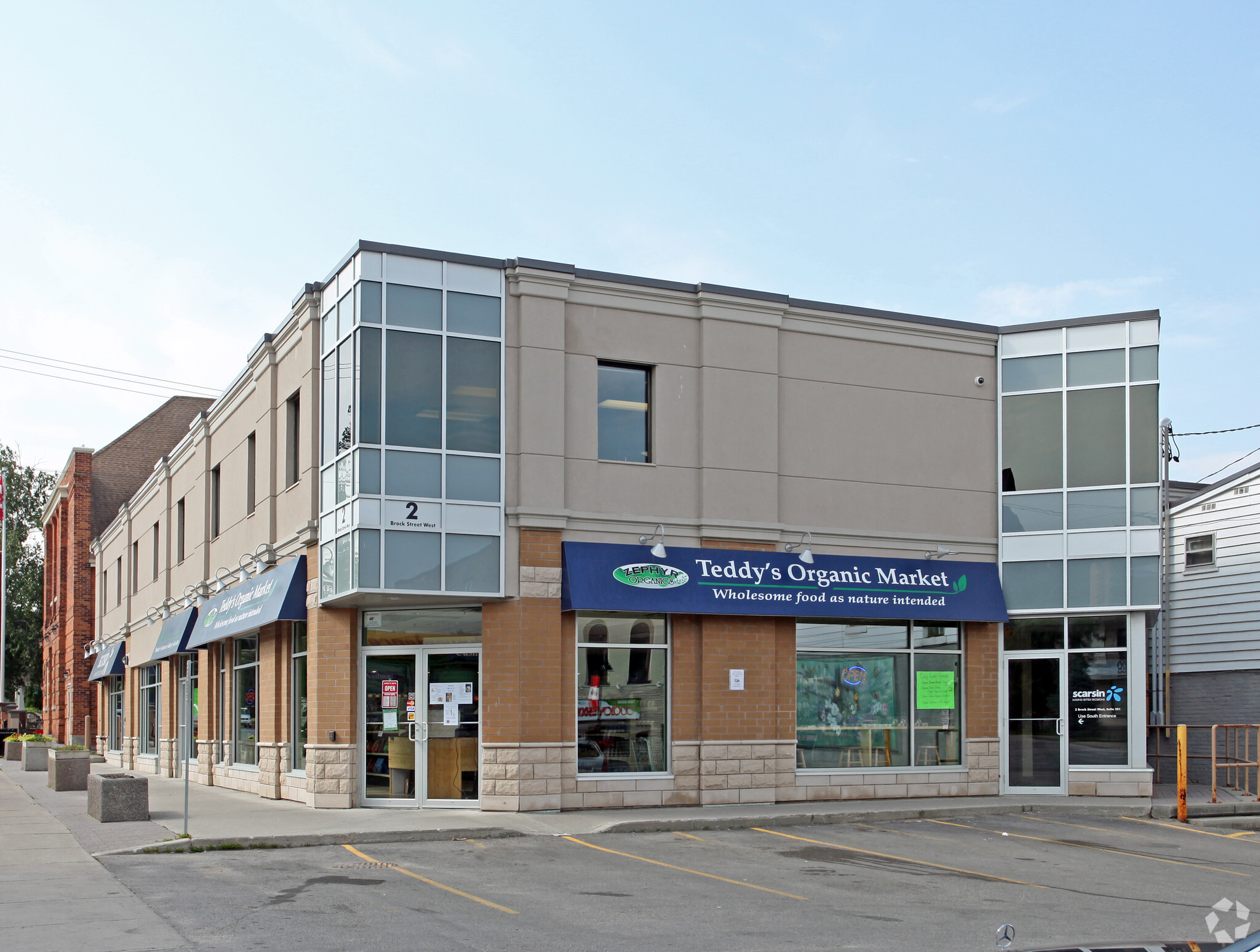 2 Brock St W, Uxbridge, ON à louer Photo principale– Image 1 sur 3