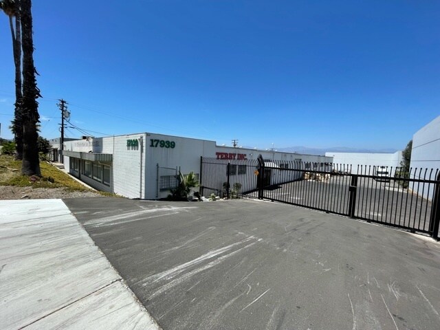 17939 E Rowland St, City of Industry, CA à vendre - Photo de l’immeuble – Image 2 sur 20