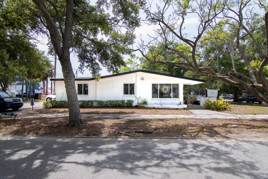 2500 1st Ave N, Saint Petersburg, FL à louer - Photo de l’immeuble – Image 3 sur 9