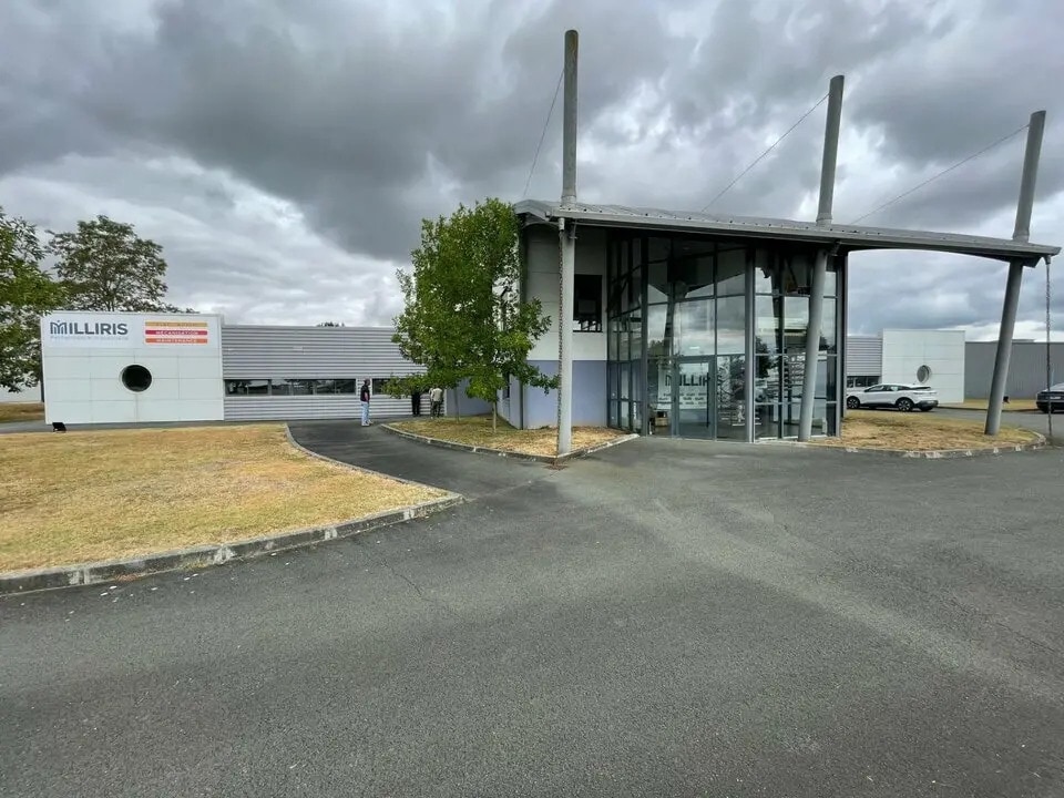 Local d'activités dans Saintes à vendre Photo de l’immeuble– Image 1 sur 16