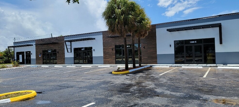 1299 S Dixie Hwy, Deerfield Beach, FL à louer - Photo principale – Image 1 sur 22