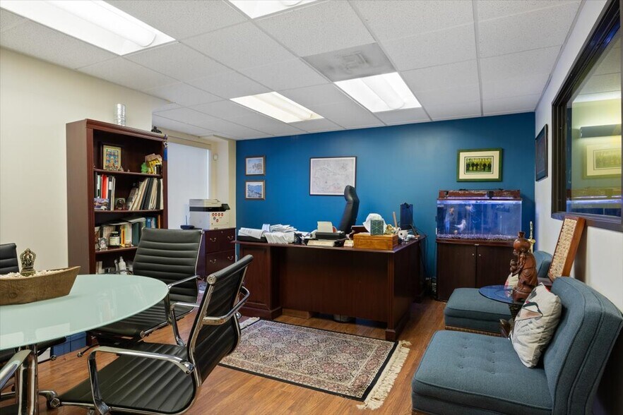2320 Cotner Ave, Los Angeles, CA à vendre - Photo de l’immeuble – Image 2 sur 13
