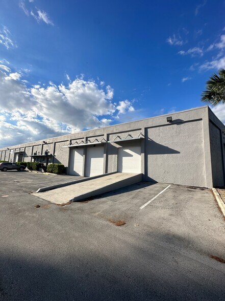 7441-7571 NW 78th St, Medley, FL à louer - Photo de l’immeuble – Image 2 sur 24