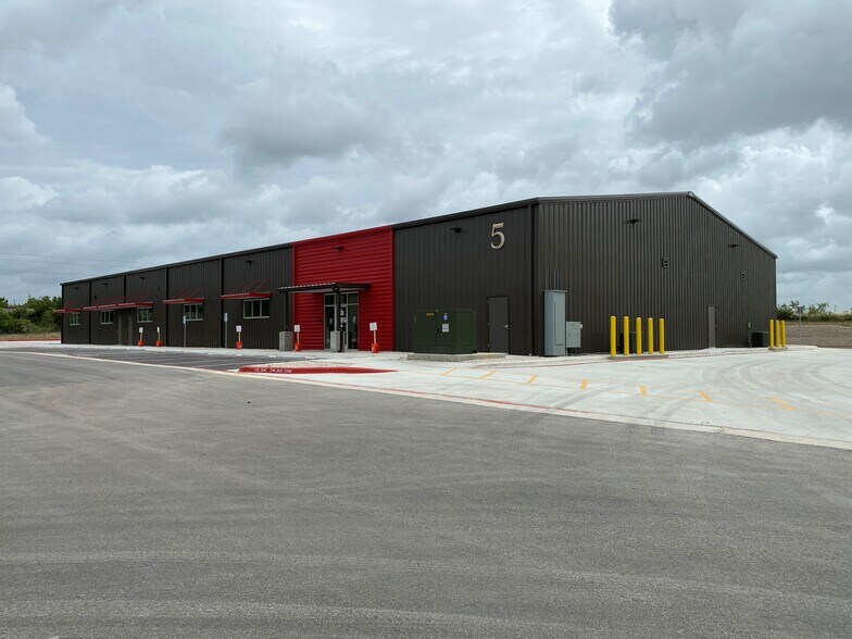 4794 Transportation Way, San Marcos, TX à louer - Photo de l’immeuble – Image 1 sur 8