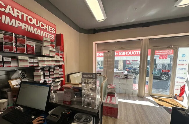 Plus de détails pour Local commercial à louer