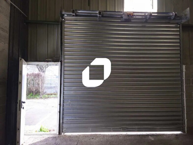 Local d'activités dans Beauvais à vendre - Photo de l’immeuble – Image 3 sur 7