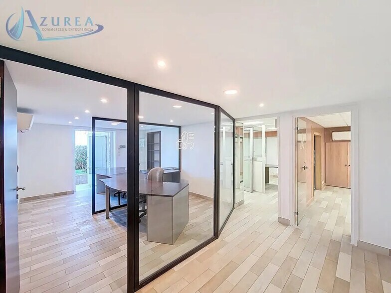 Bureau dans Cagnes-sur-Mer à louer - Photo de l’immeuble – Image 1 sur 6