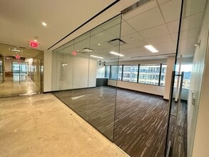 1560 Wilson Blvd, Arlington, VA à louer Photo de l’immeuble– Image 2 sur 10