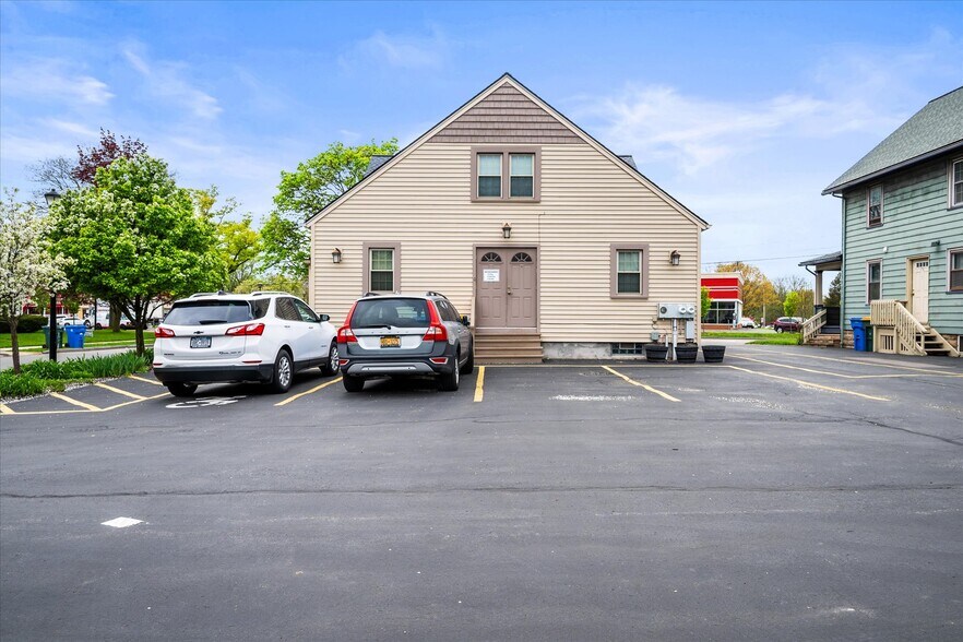 1720 Mount Hope Ave, Rochester, NY à louer - Photo de l’immeuble – Image 3 sur 48