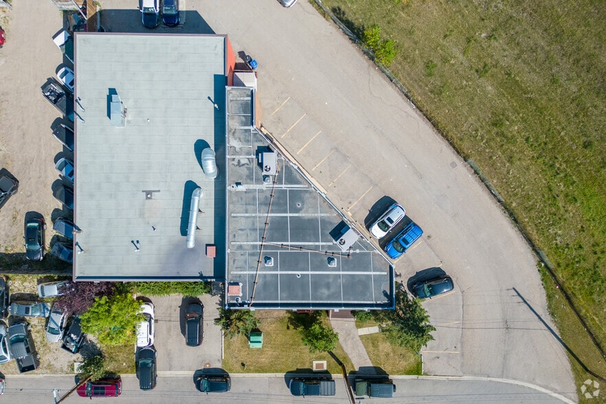 76 Skyline Cres NE, Calgary, AB à vendre - Aérien – Image 2 sur 6