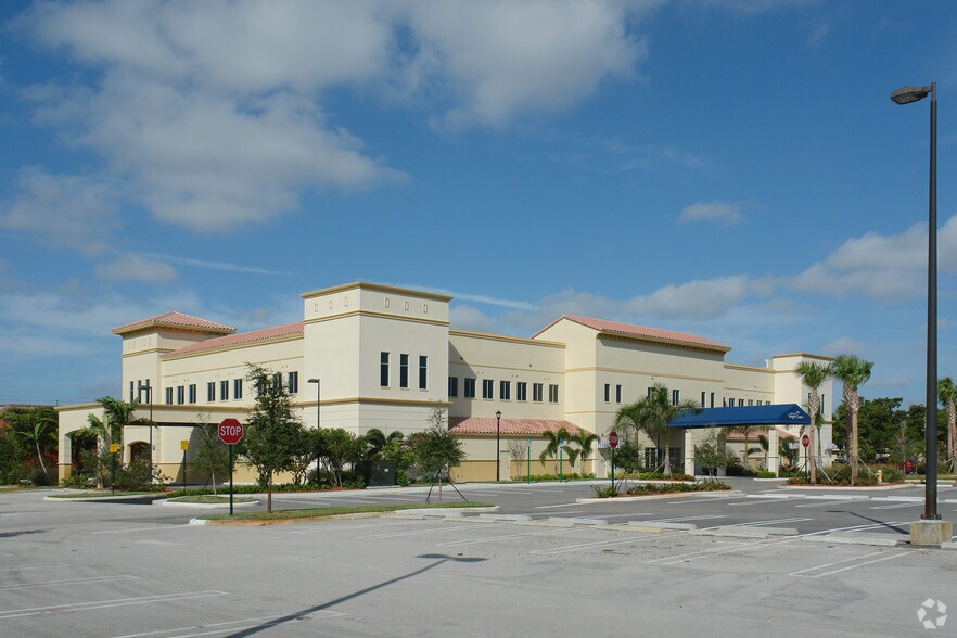 15501-15519 NW 67th Ave, Miami Lakes, FL à louer - Photo de l’immeuble – Image 3 sur 10