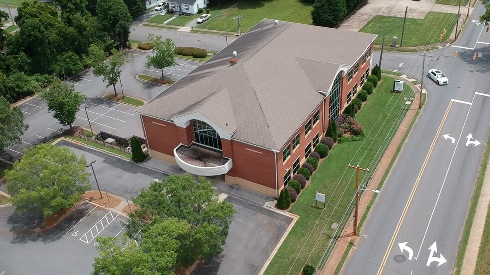 502 W King St, Kings Mountain, NC à louer - Vidéo sur l’annonce professionnelle – Image 2 sur 26