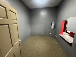 1845 Velp Ave, Howard, WI à louer Photo intérieure– Image 2 sur 9