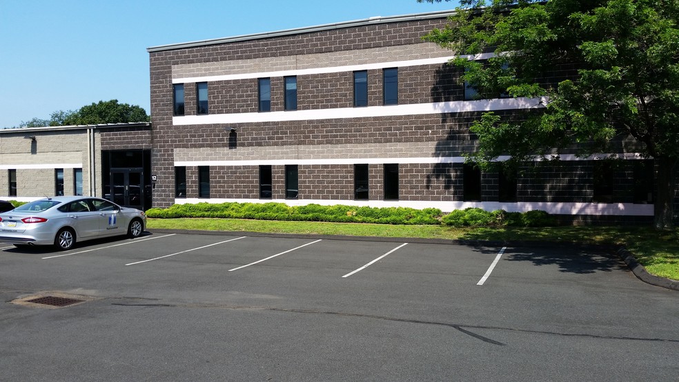 12 Corporate Dr, North Haven, CT à louer - Photo de l’immeuble – Image 2 sur 3