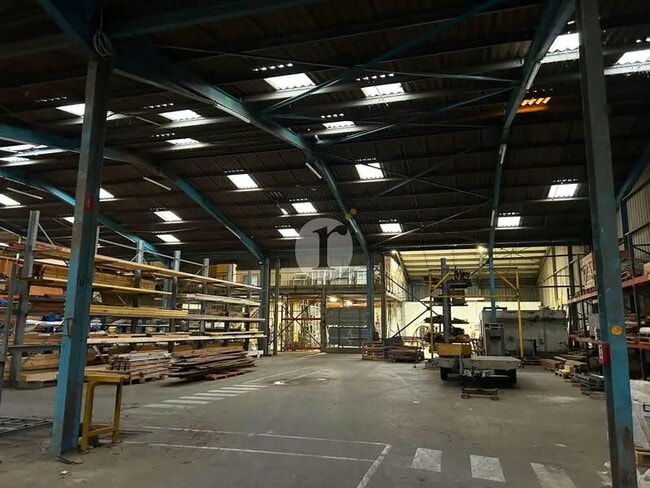 Plus de détails pour Local d'activités à louer