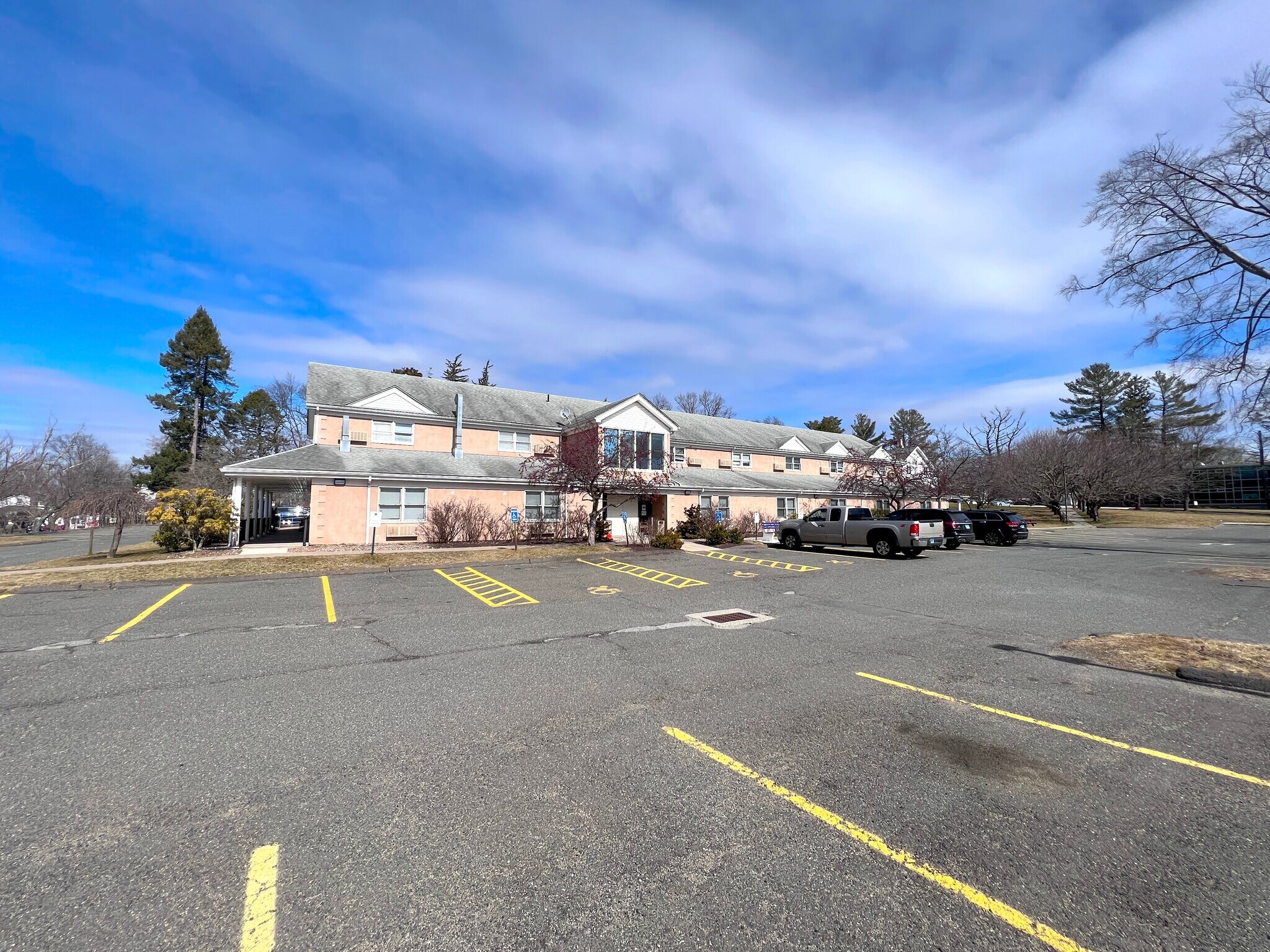 745 Burnside Ave, East Hartford, CT à vendre Photo de l’immeuble– Image 1 sur 37