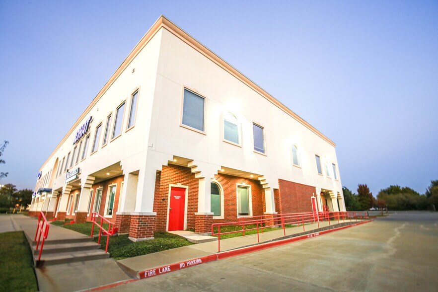 3242 Preston Rd, Plano, TX à louer - Photo de l’immeuble – Image 2 sur 23