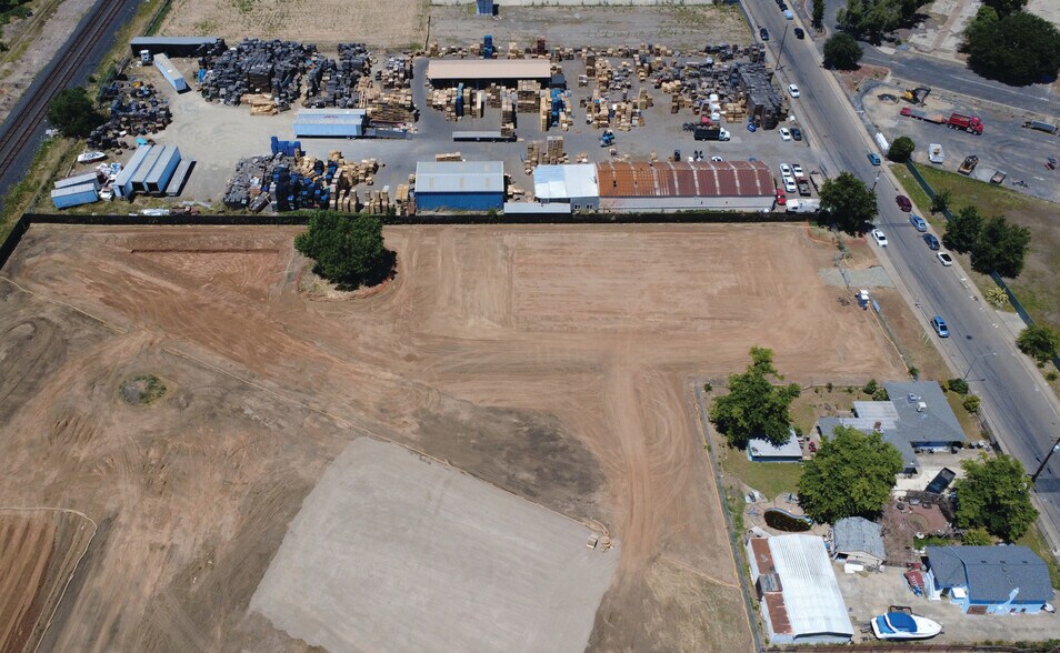 3280 Ramona Ave, Sacramento, CA à louer - Photo de l’immeuble – Image 2 sur 3