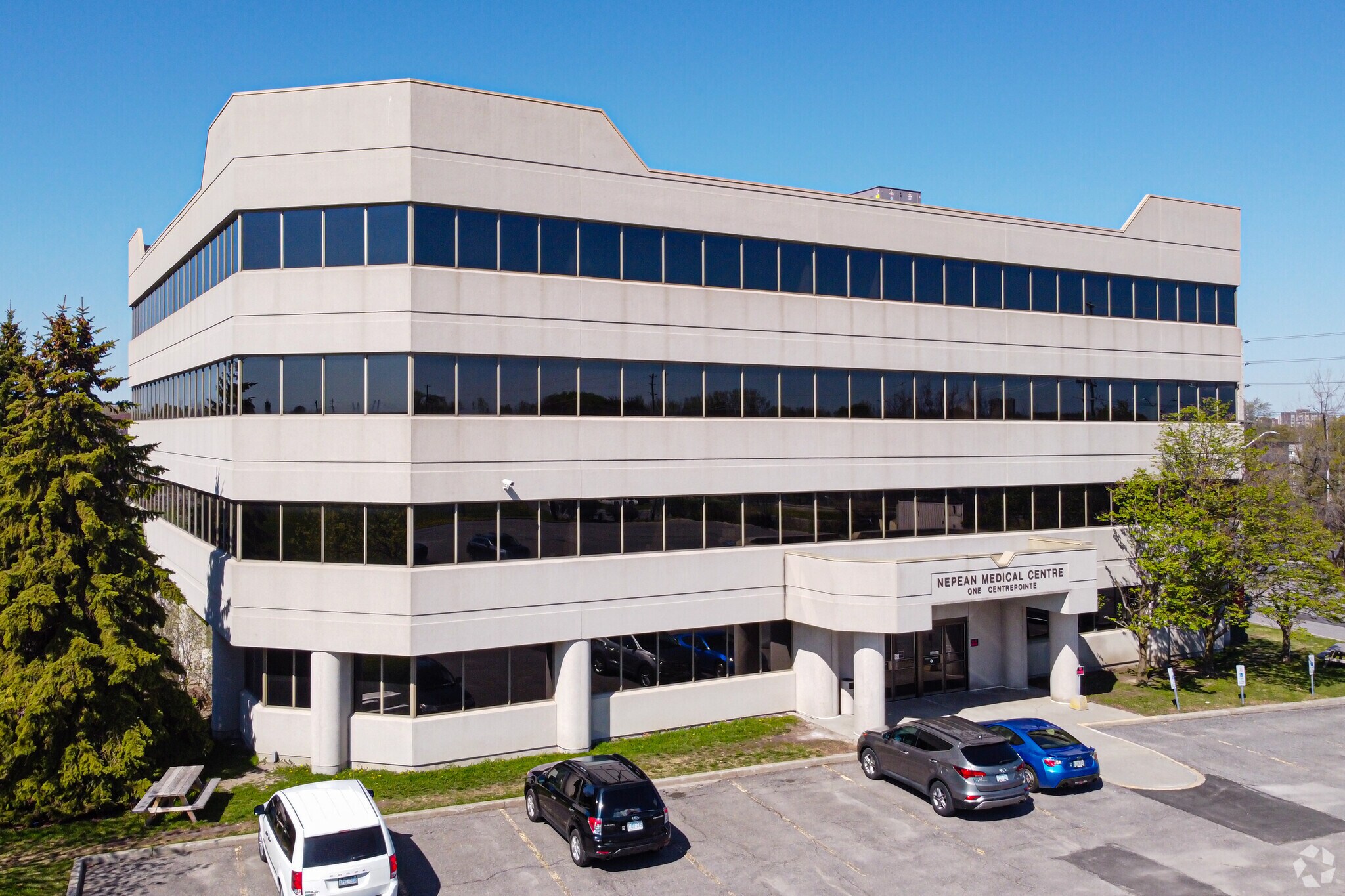 1 Centrepointe Dr, Nepean, ON à louer Photo de l’immeuble– Image 1 sur 16