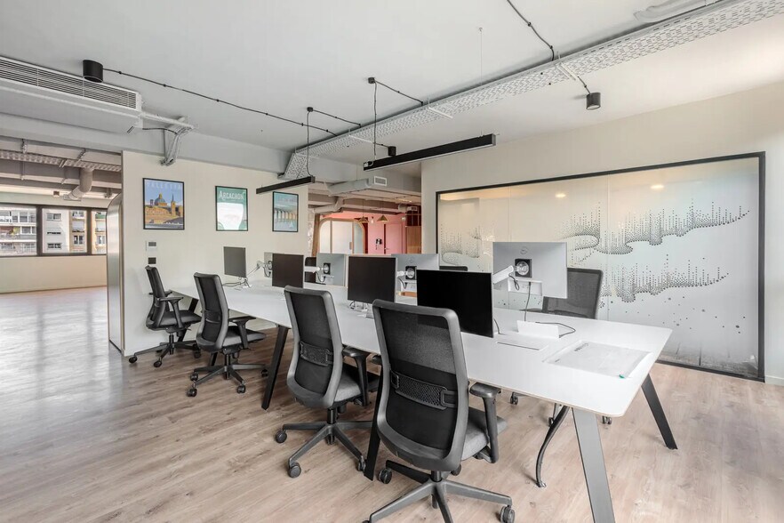 Bureau dans Paris à louer - Photo de l’immeuble – Image 1 sur 13