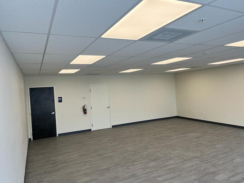 10900 NW 146th St, Hialeah Gardens, FL à louer - Photo de l’immeuble – Image 2 sur 14