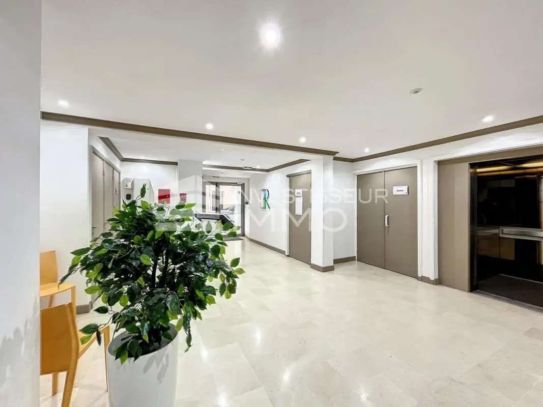 Bureau dans Fontainebleau à louer Photo de l’immeuble– Image 1 sur 3