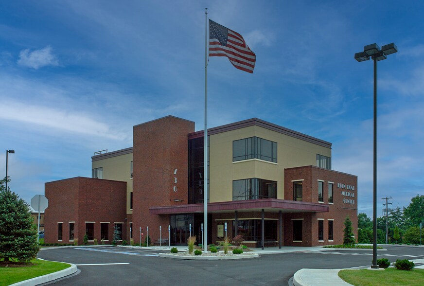 730 Eden Rd, Lancaster, PA à louer - Photo de l’immeuble – Image 2 sur 9