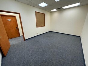 16 Mt. Ebo Rd S, Brewster Village, NY à louer Photo intérieure– Image 2 sur 4