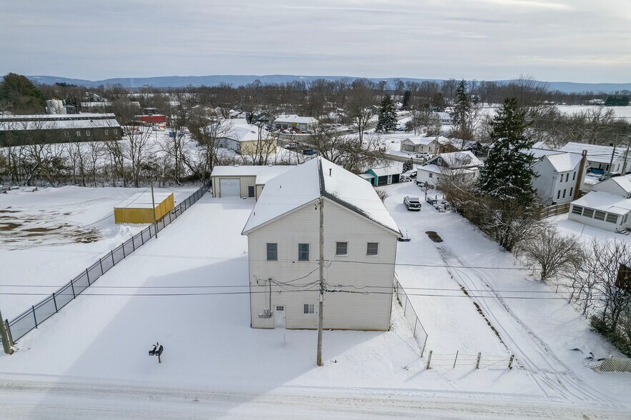 12 A Cattlemans Ln, Berryville, VA à louer - Photo principale – Image 1 sur 26