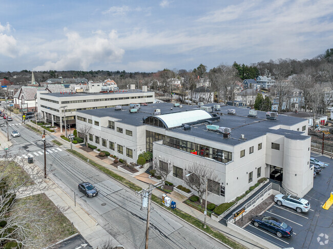 Plus de détails pour 1320 Centre St, Newton, MA - Bureau à louer