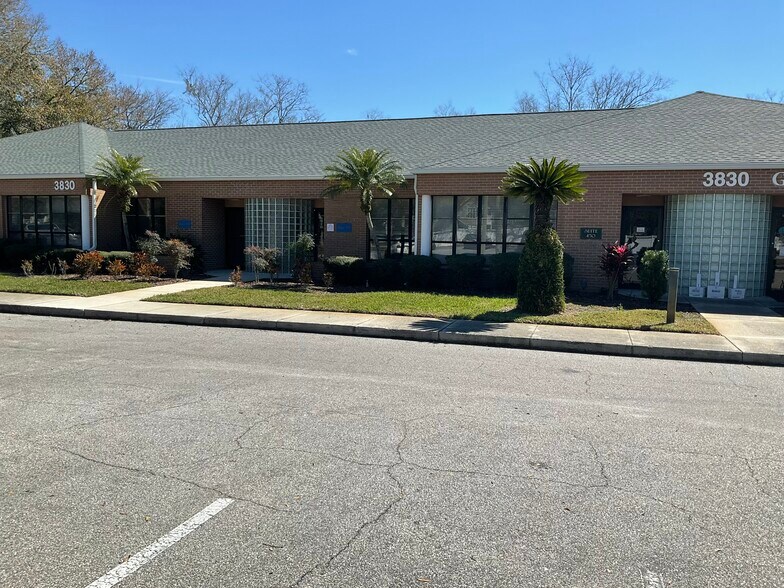 3830 Tampa Rd, Palm Harbor, FL à vendre - Photo de l’immeuble – Image 2 sur 30