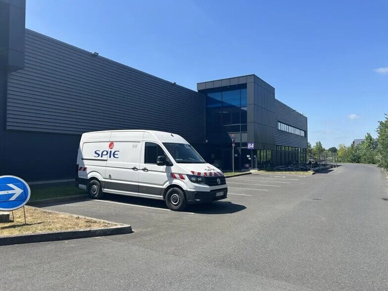 Bureau dans Sainghin-en-Mélantois à louer - Photo de l’immeuble – Image 3 sur 7