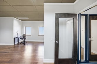 261-275 E Maple Rd, Birmingham, MI à louer Photo intérieure– Image 2 sur 4