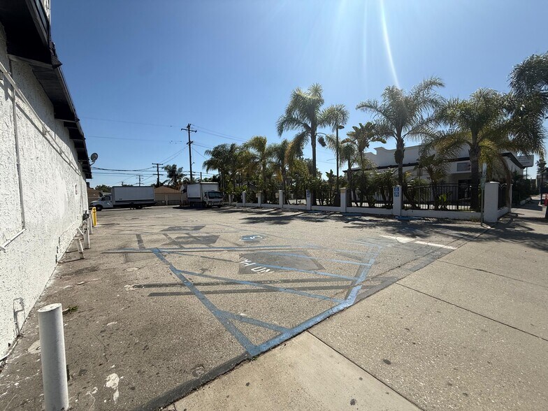 1801 W Whittier Blvd, Montebello, CA à louer - Photo de l’immeuble – Image 2 sur 9
