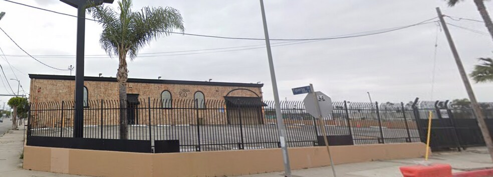 13126 S Figueroa St, Los Angeles, CA à vendre - Photo de l’immeuble – Image 3 sur 3