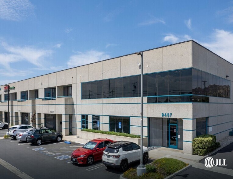 9445-9457 De Soto Ave, Chatsworth, CA à louer - Photo de l’immeuble – Image 3 sur 10