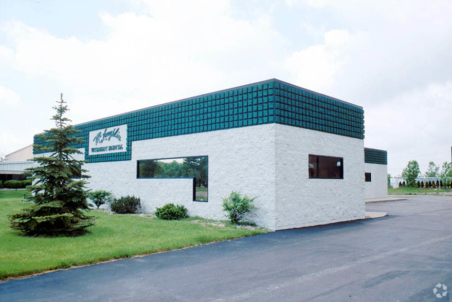 19200 Allen Rd, Trenton, MI à louer - Photo de l’immeuble – Image 2 sur 8