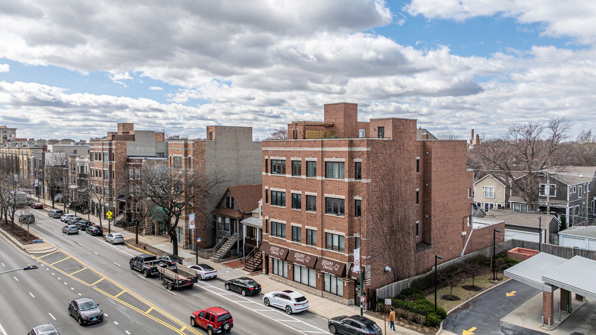 3540 N Ashland Ave, Chicago, IL à louer Photo principale– Image 1 sur 11