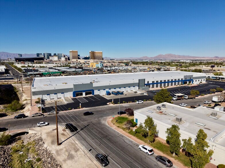 3300 Birtcher Dr, Las Vegas, NV à vendre - Photo de l’immeuble – Image 2 sur 3
