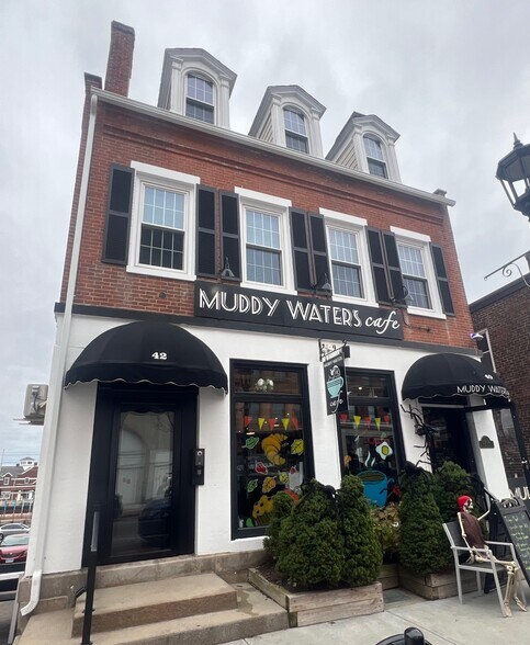 42 Bank St, New London, CT à louer - Photo principale – Image 1 sur 48