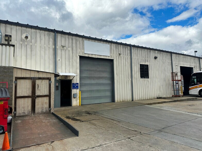 35-37 Commerce Dr, Carmel, NY à louer - Photo de l’immeuble – Image 1 sur 3