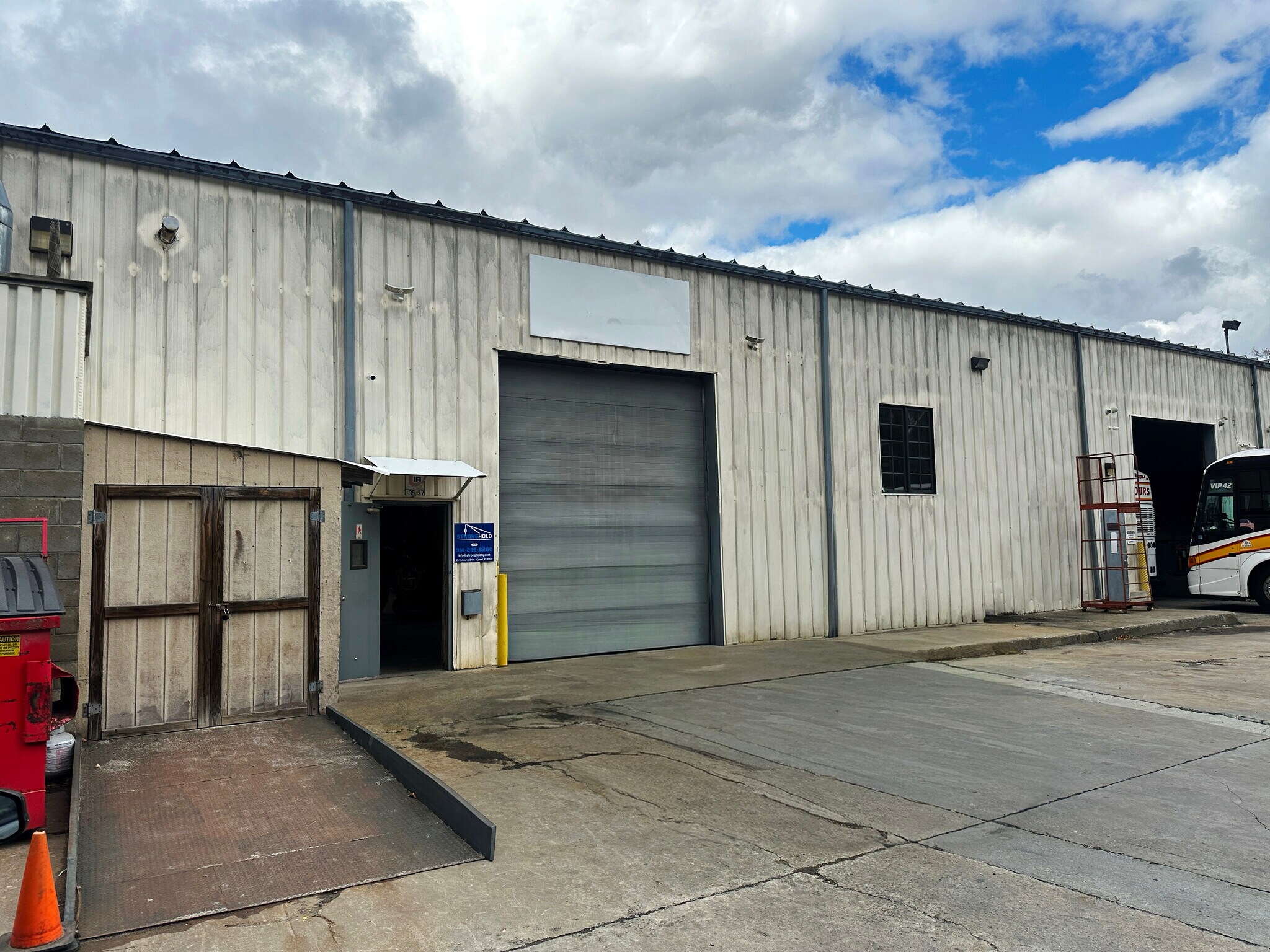 35-37 Commerce Dr, Carmel, NY à louer Photo de l’immeuble– Image 1 sur 4