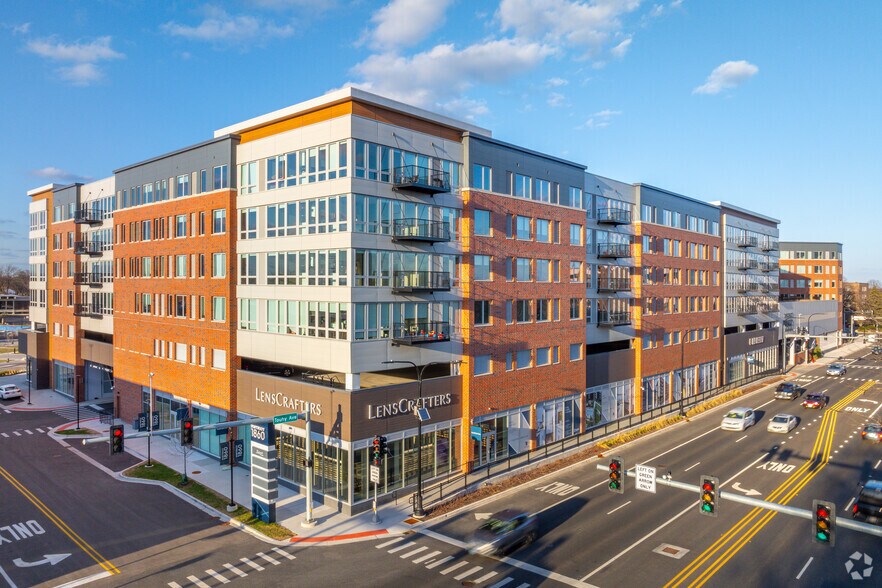 7215 N District Ave, Lincolnwood, IL à louer - Photo de l’immeuble – Image 2 sur 7