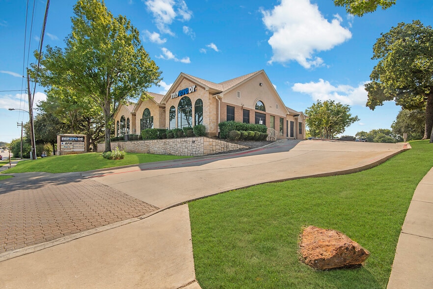 1834-1836 Keller Pky, Keller, TX à louer - Photo principale – Image 1 sur 16