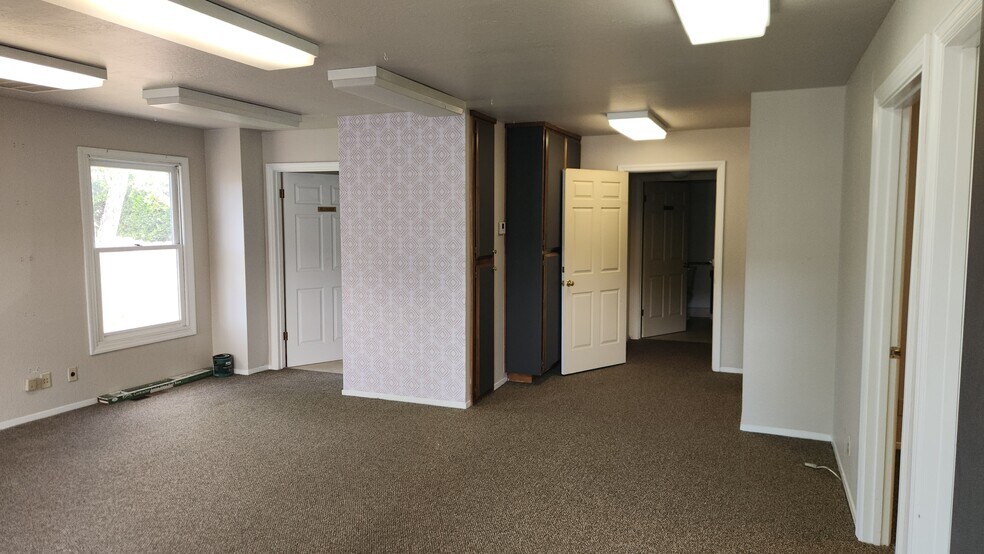 4 Williamsburg Ln, Chico, CA à vendre - Photo de l’immeuble – Image 2 sur 9