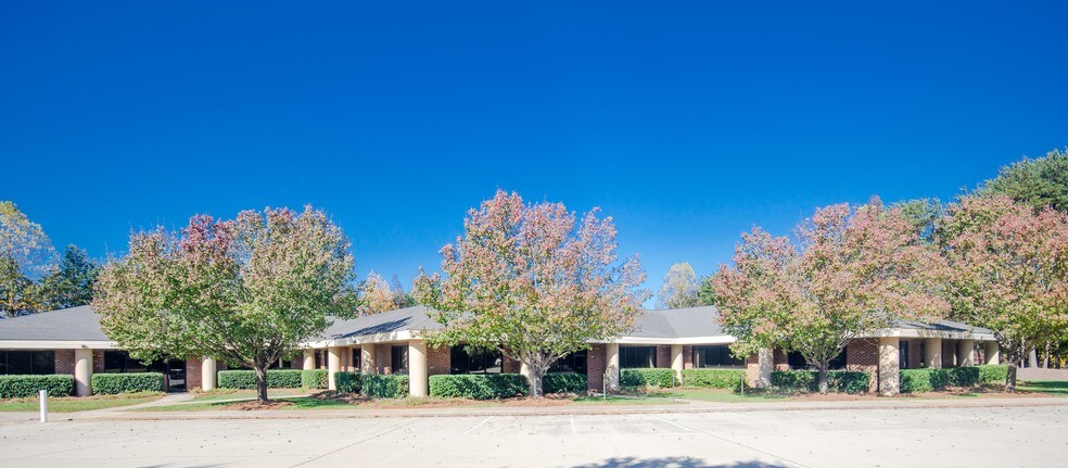4260 Piedmont Pky, Greensboro, NC à louer - Photo de l’immeuble – Image 1 sur 18