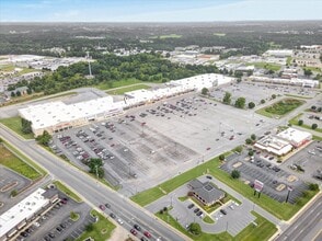 2712-2780 Wilma Rudolph Blvd, Clarksville, TN à louer Aérien– Image 1 sur 14