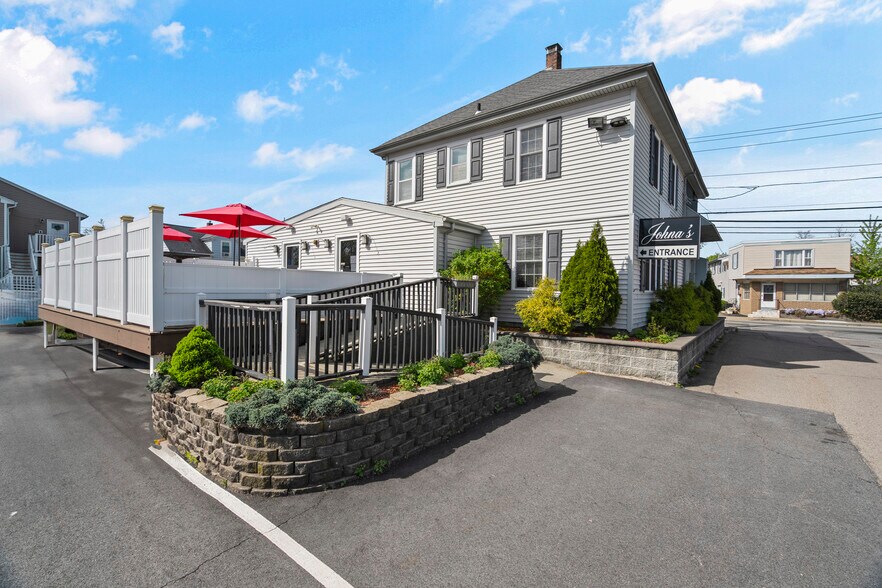 659 Killingly St, Johnston, RI à vendre - Photo de l’immeuble – Image 1 sur 30