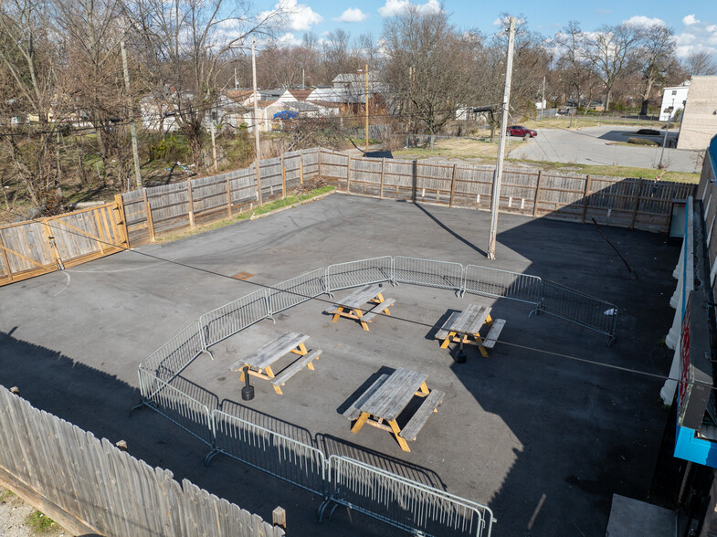 2523 W Broadway, Louisville, KY à louer - Photo de l’immeuble – Image 3 sur 18