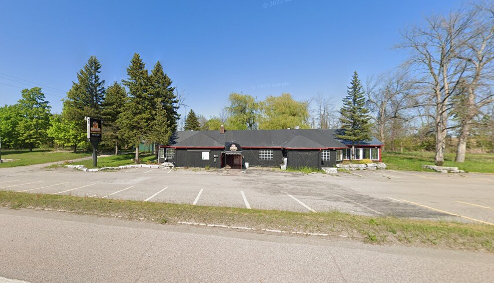 5567 Yonge St, Innisfil, ON à louer - Photo de l’immeuble – Image 1 sur 2